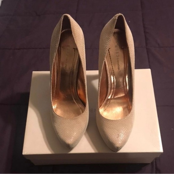 BCBG HEELS - Picture 1 of 9